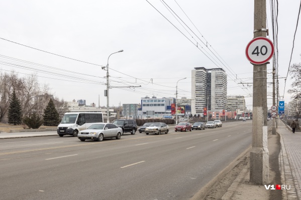 На протяжении месяца автомобилисты не наблюдают «тучки» над знаком, ограничивающим скорость На протяжении месяца автомобилисты не наблюдают «тучки» над знаком, ограничивающим скорость