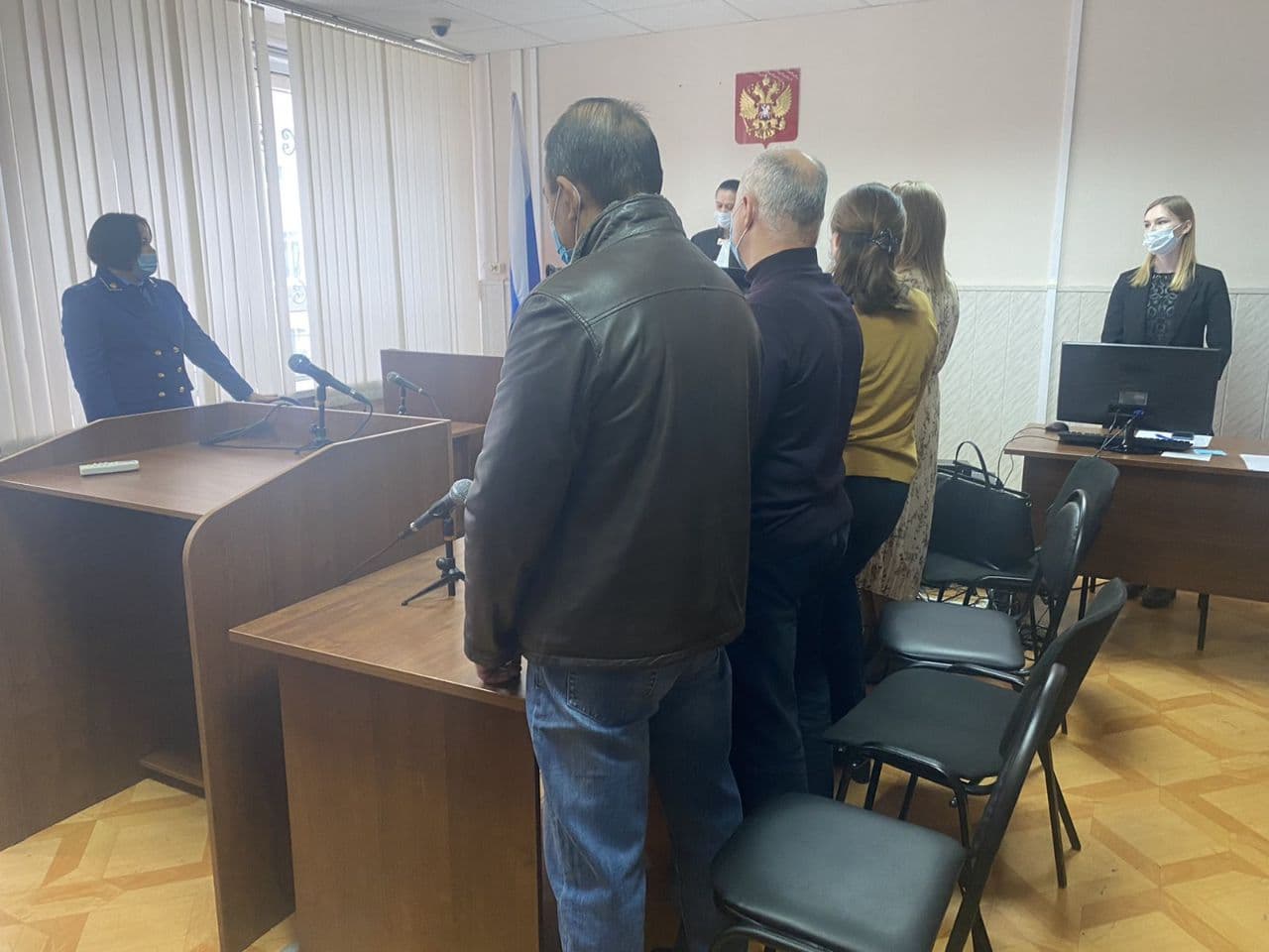 Мурат и Гульнара Тулебаевы слушают приговор