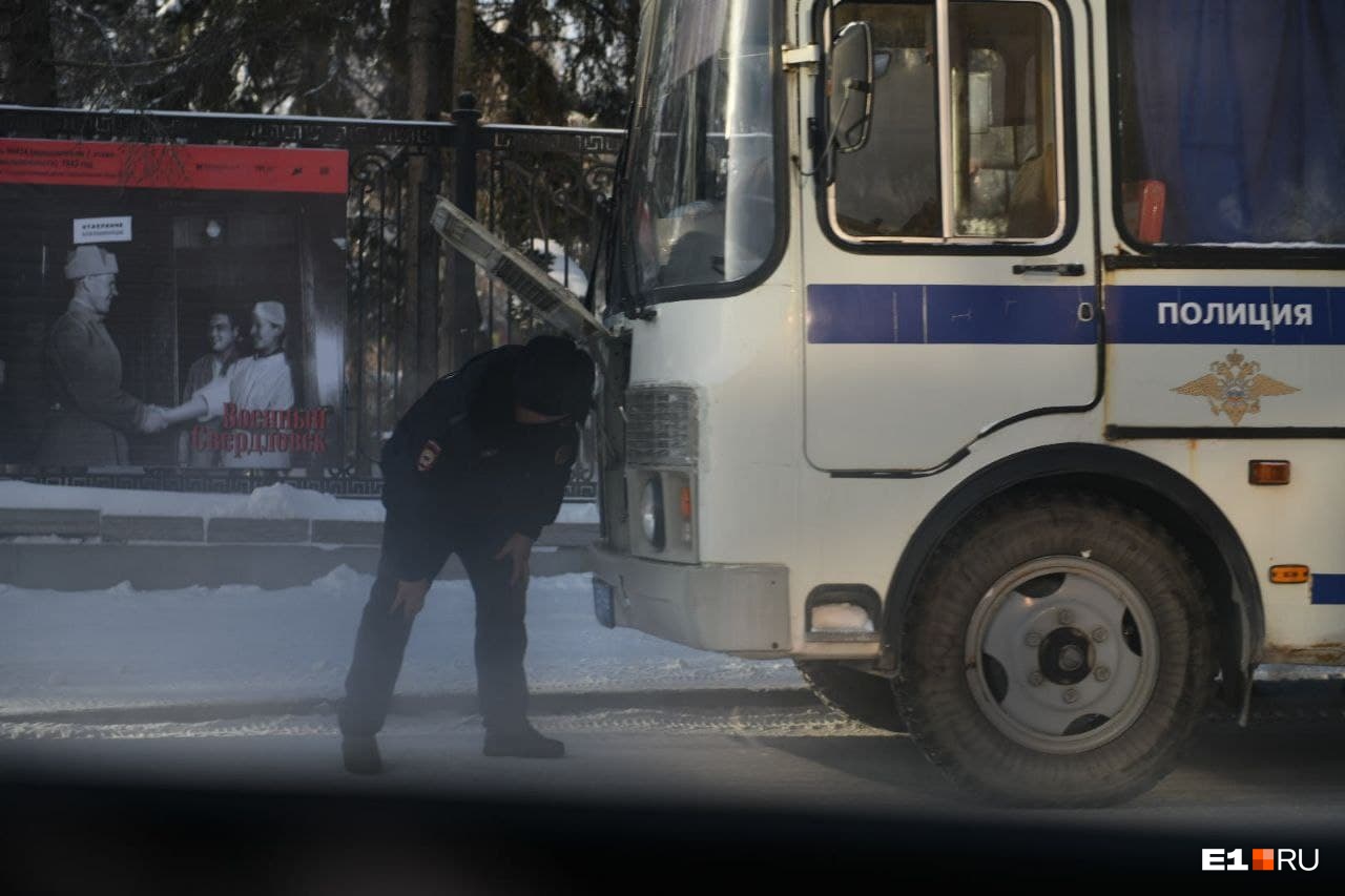 Полиция около ОП <nobr class="_">№ 1</nobr> Полиция около ОП <nobr class="_">№ 1</nobr>