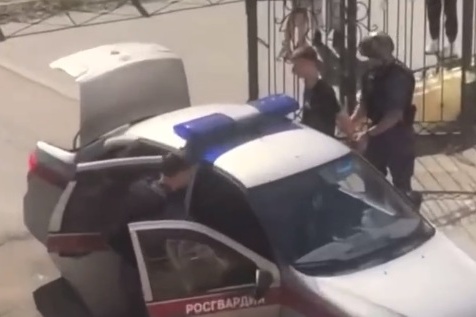 Подростка задержали сотрудники Росгвардии Подростка задержали сотрудники Росгвардии