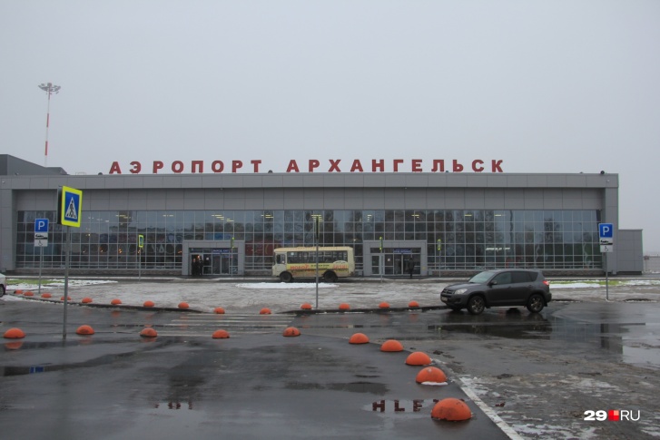 Сейчас аэропорт работает в штатном режиме Сейчас аэропорт работает в штатном режиме