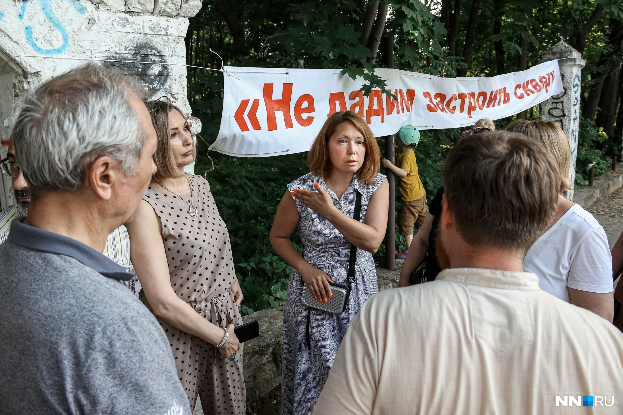 Звон на костях. Жители ЖК «Маяк» выступили против застройки РПЦ у себя в сквере
