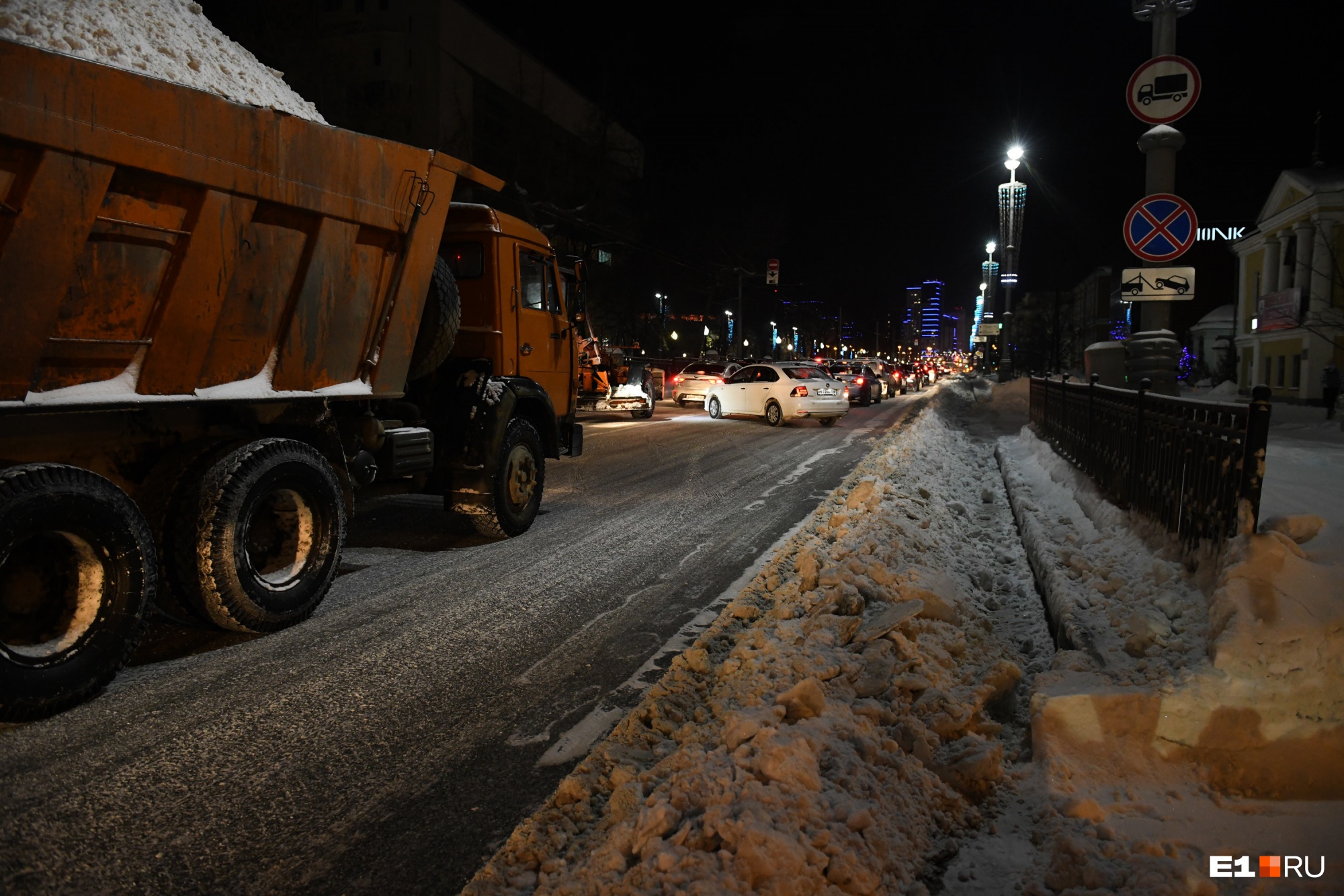 «Снег вываливают прямо в поле»: как под Екатеринбургом работают нелегальные полигоны
