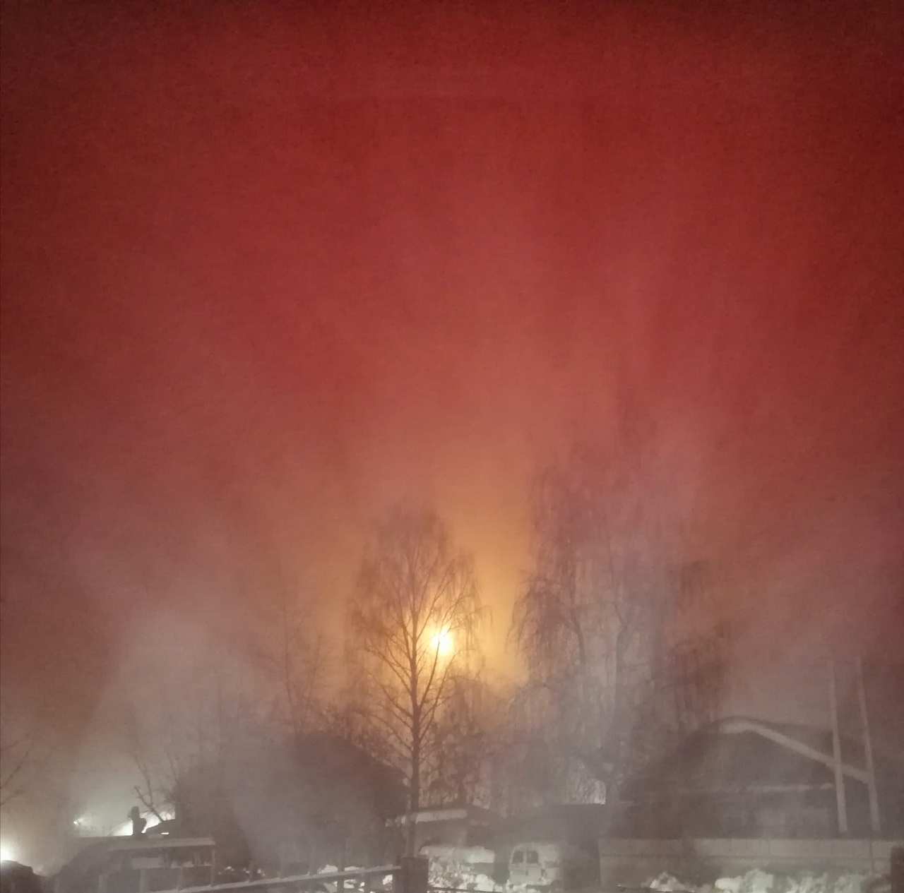 Городская иллюминация в дымке тумана