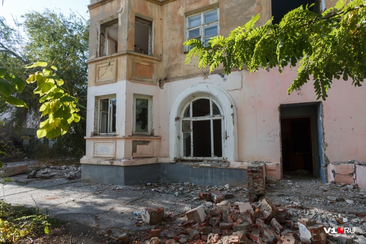 В этих домах раньше жили целые семьи и даже поколения волгоградцев В этих домах раньше жили целые семьи и даже поколения волгоградцев