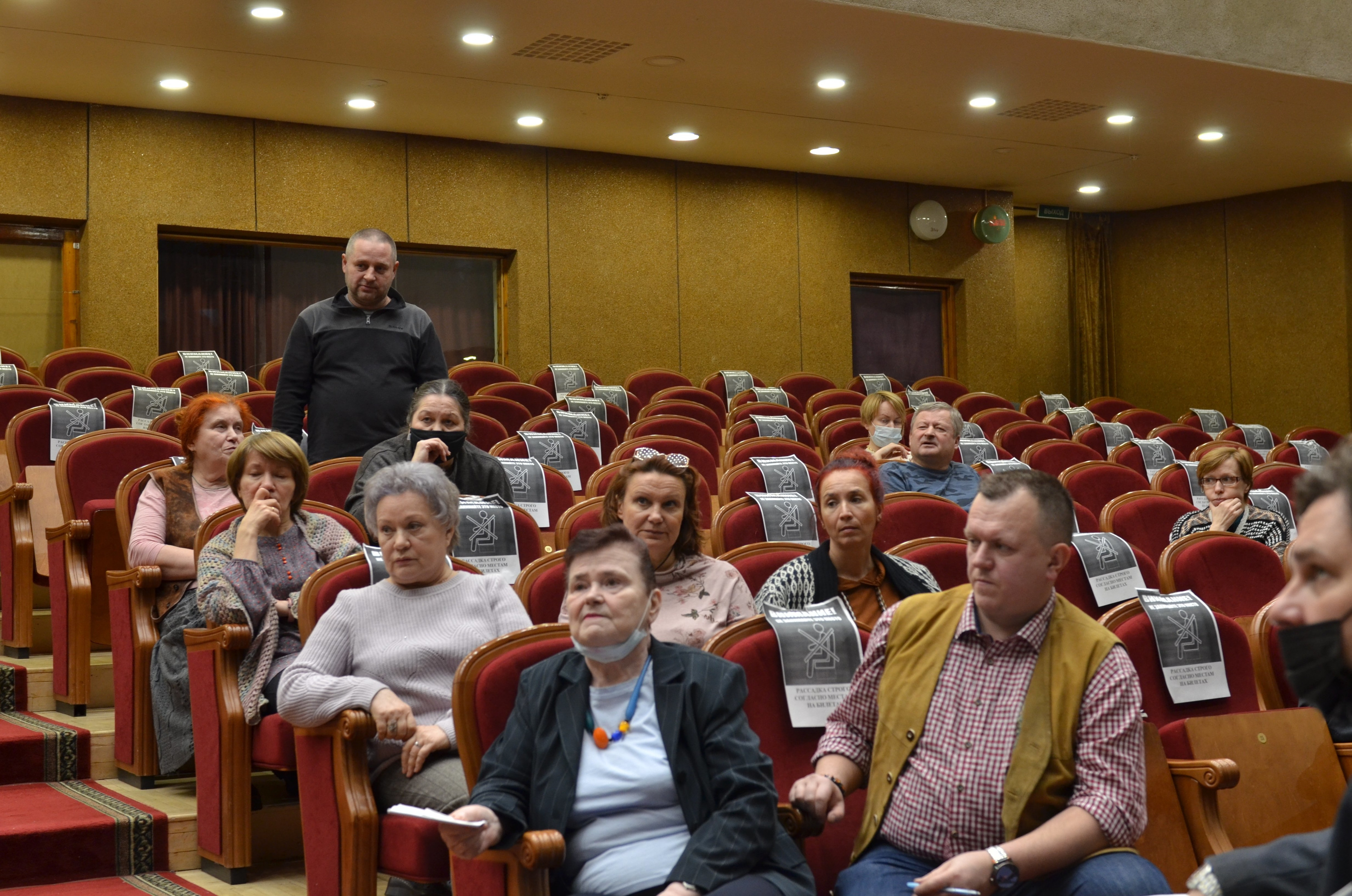 Работники северодвинского Драмтеатра спросили у застройщика, не пострадает ли здание театра, когда рядом начнут забивать сваи для нового инвестпроекта Работники северодвинского Драмтеатра спросили у застройщика, не пострадает ли здание театра, когда рядом начнут забивать сваи для нового инвестпроекта
