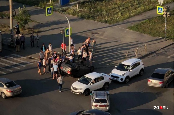 ДТП произошло на перекрестке улиц Братьев Кашириных и Академика Макеева ДТП произошло на перекрестке улиц Братьев Кашириных и Академика Макеева