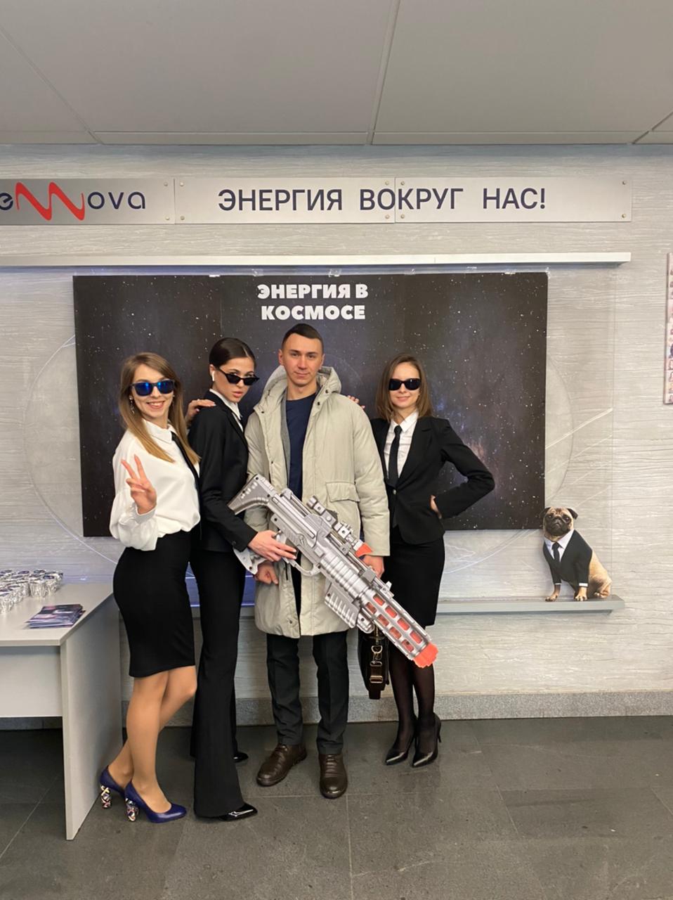 В некоторых офисах мужчин поздравили уже вчера В некоторых офисах мужчин поздравили уже вчера