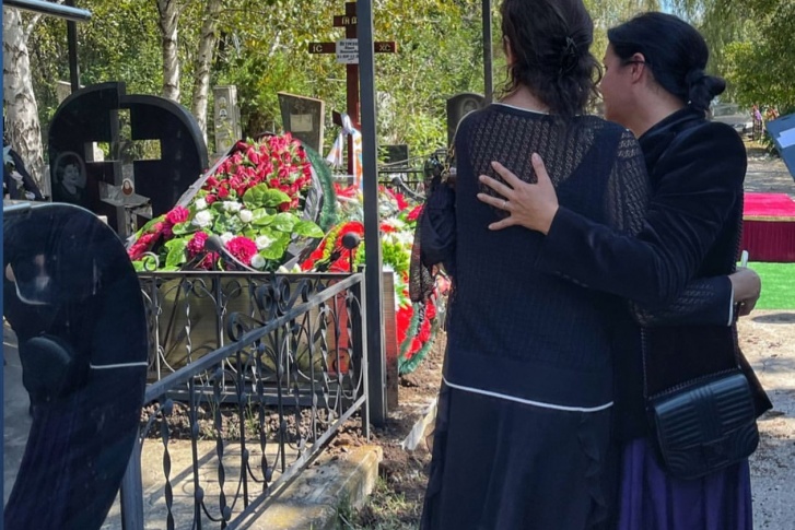 Отца оперной дивы похоронили на Славянском кладбище Краснодара Отца оперной дивы похоронили на Славянском кладбище Краснодара