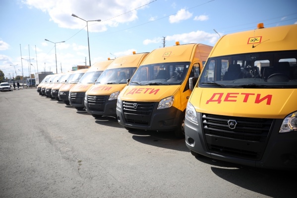 До конца года в регион привезут еще 35 автобусов и 4 машины скорой помощи До конца года в регион привезут еще 35 автобусов и 4 машины скорой помощи