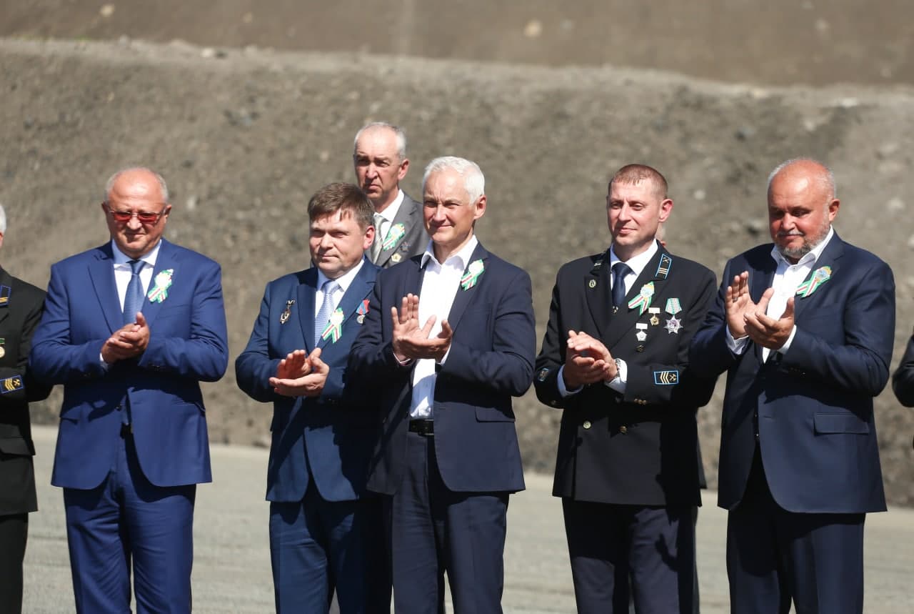 Первый вице-премьер посетил Кузбасс на День шахтера. Рассказываем, что он тут делал