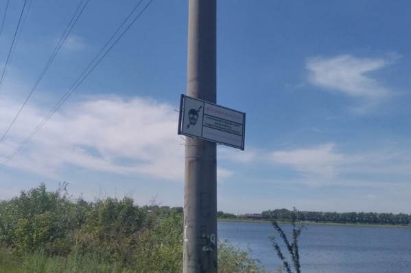 Мужчина рыбачил на озере Рыбное, где проходит высоковольтная линия электропередач Мужчина рыбачил на озере Рыбное, где проходит высоковольтная линия электропередач