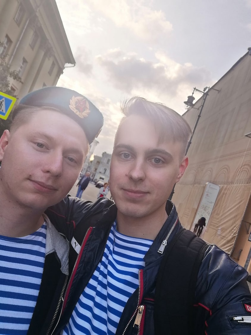 Никита (справа) со своим сослуживцем, с которым познакомился еще на призывном пункте Никита (справа) со своим сослуживцем, с которым познакомился еще на призывном пункте
