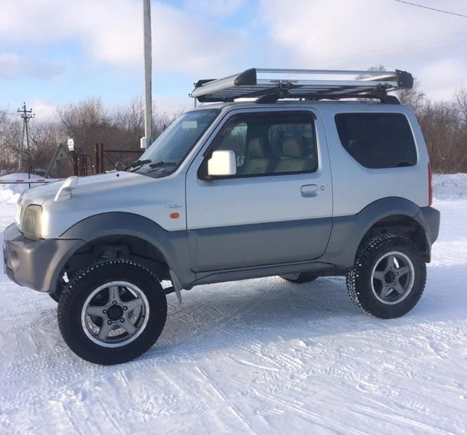 Лифтованный Suzuki Jimny для различных преград Лифтованный Suzuki Jimny для различных преград
