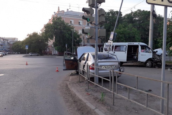 «Приора» поворачивала налево и не пропустила «Газель» «Приора» поворачивала налево и не пропустила «Газель»