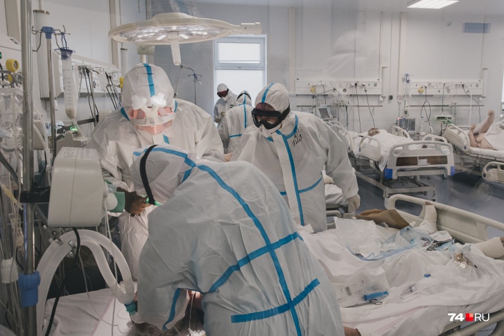 Только за последние сутки в России в больницы с коронавирусом попали почти 13 тысяч человек