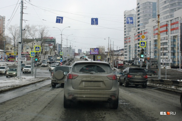 Дорожники продолжают брать под прицел камер одну из самых транзитных улиц города Дорожники продолжают брать под прицел камер одну из самых транзитных улиц города
