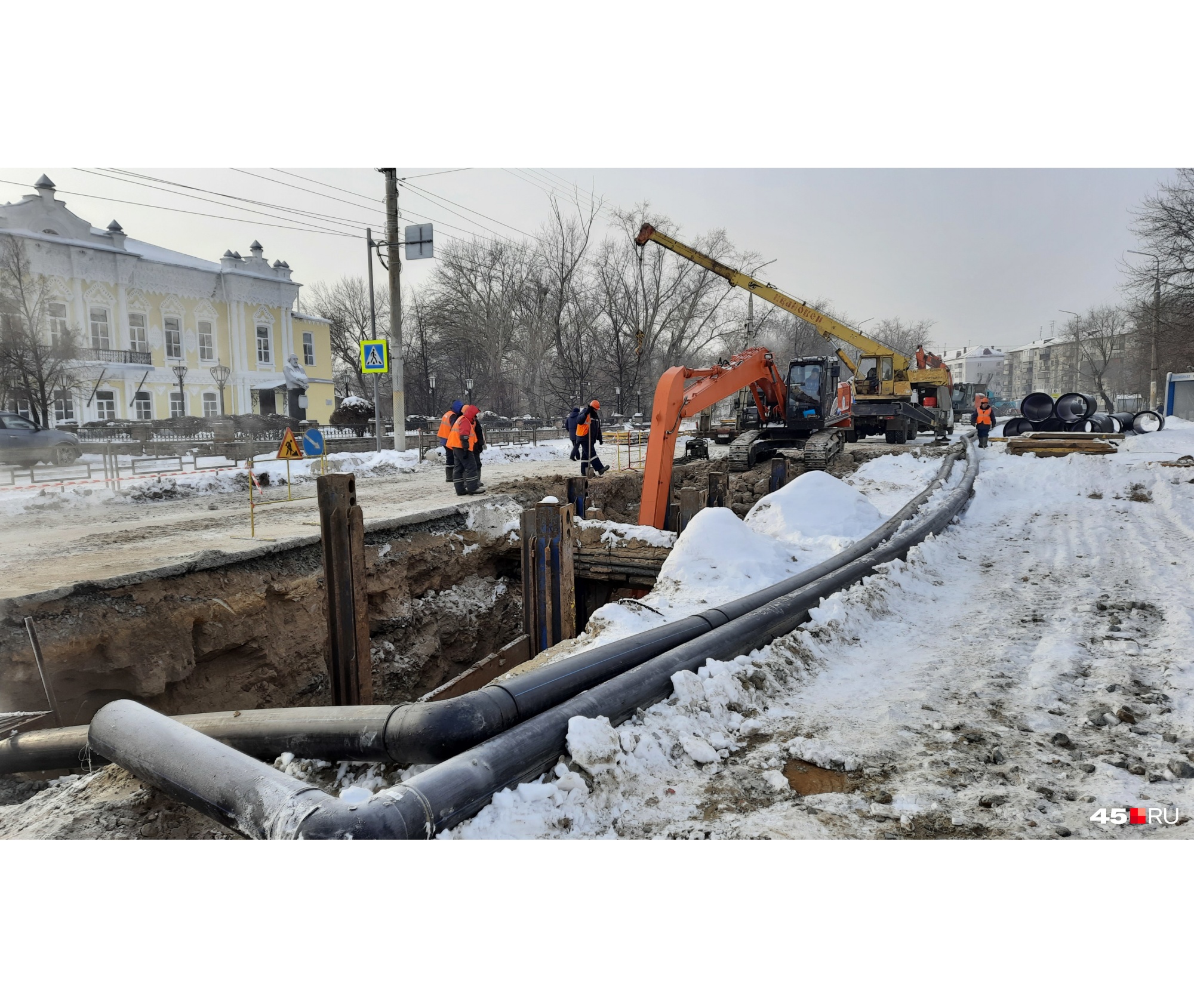 Коллектор начали ремонтировать в начале декабря прошлого года Коллектор начали ремонтировать в начале декабря прошлого года