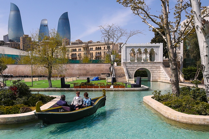 В Баку есть даже своя «Малая Венеция»