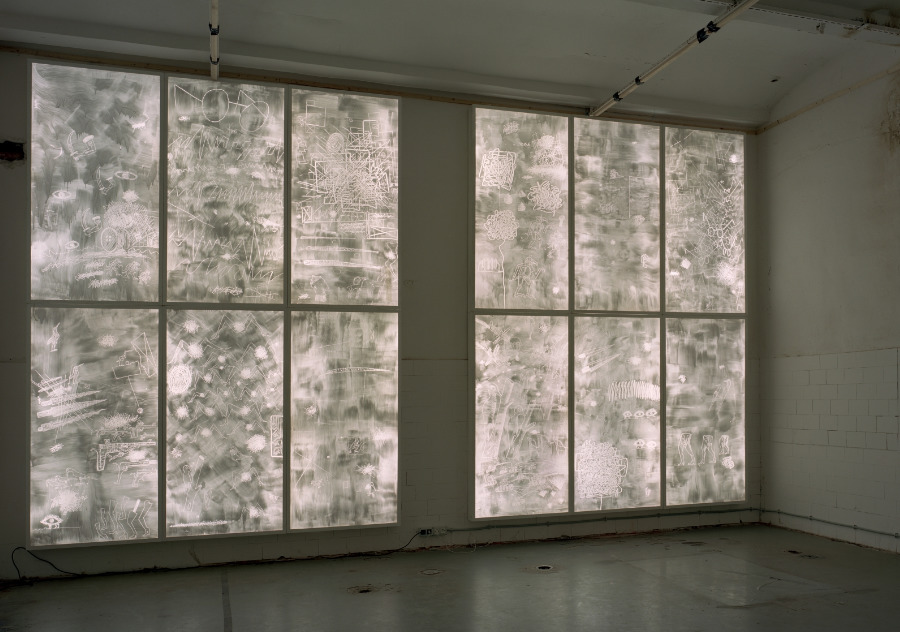Инсталляция Александра Бродского из серии «Окна и фабрики»