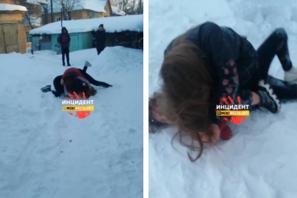 Несмотря на жесткую драку, школьницы быстро помирились Несмотря на жесткую драку, школьницы быстро помирились