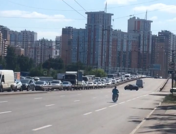 Скриншот видео из группы <a href="https://vk.com/wall-68471405_15372786" class="io-leave-page _" target="_blank">«ДТП и ЧП | Санкт-Петербург»</a>