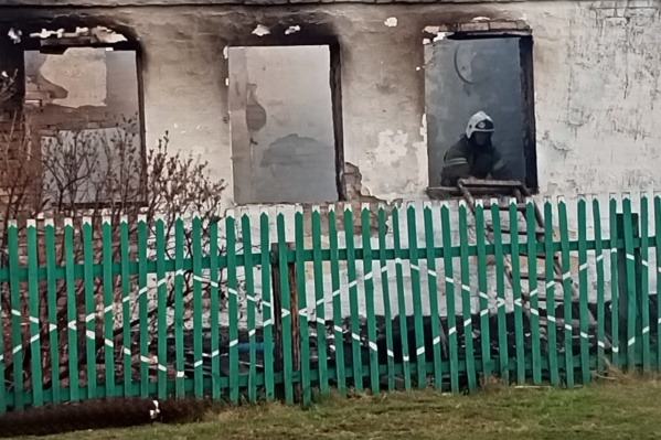 Пожар полностью потушили лишь к утру Пожар полностью потушили лишь к утру
