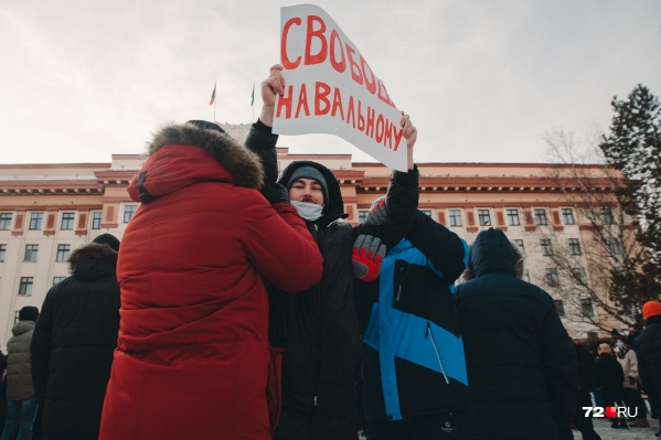 Среди митингующих было много людей в штатском, которые помогали задерживать вышедших на несогласованную акцию Среди митингующих было много людей в штатском, которые помогали задерживать вышедших на несогласованную акцию