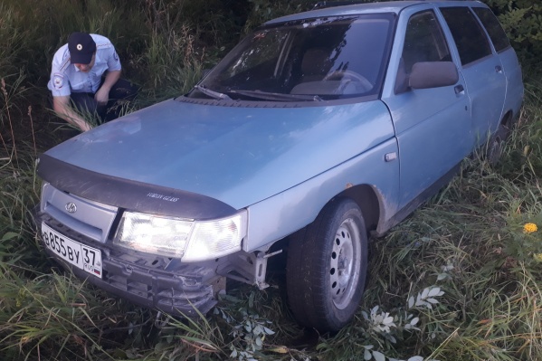 Водитель после аварии бросил свою машину и скрылся Водитель после аварии бросил свою машину и скрылся