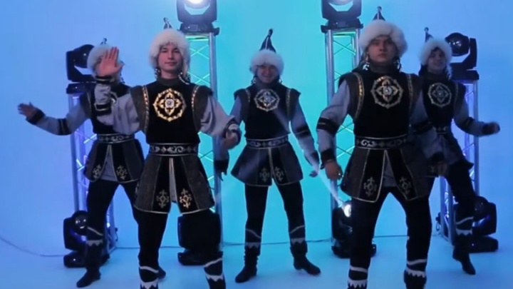 Танцы, полиция и учителя: в Салавате сняли музыкальный клип с поздравлениями Хабирову