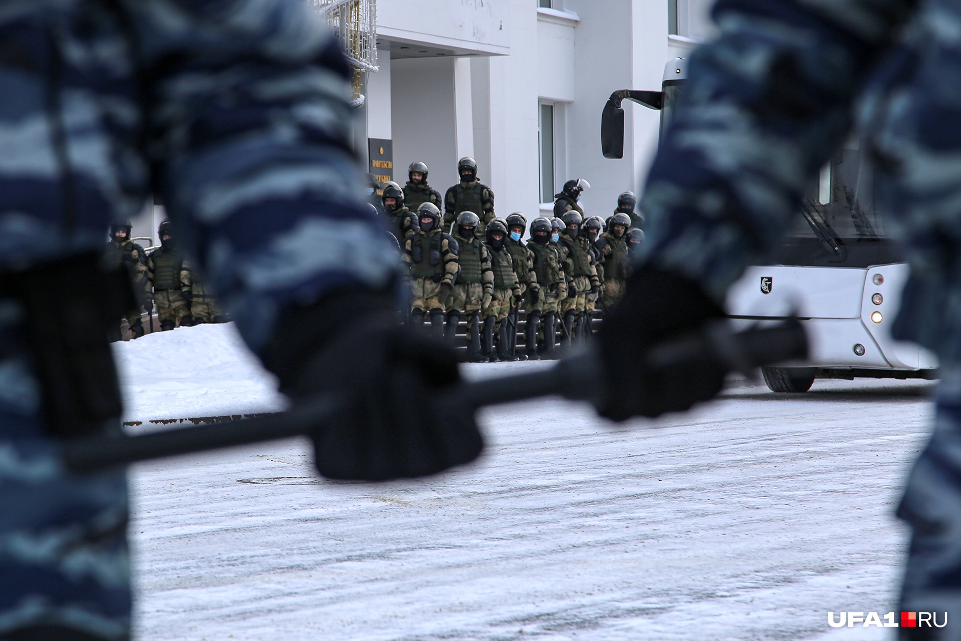 Полиция усиливала оцепление Полиция усиливала оцепление 
