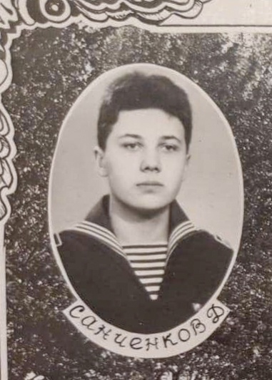 фотография из выпускного альбома 62 класса ЛНВМУ, 1985 год /предоставлено Сергеем Зелениным