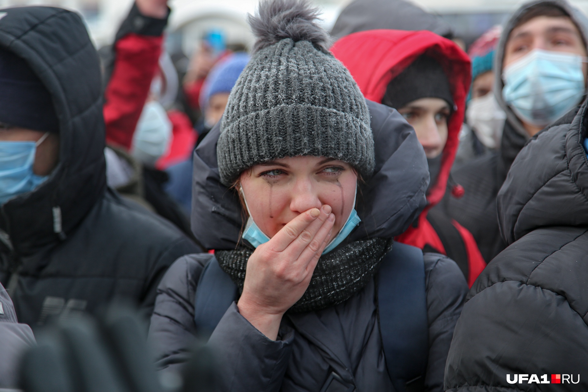 Трудно сдержать слезы, когда свои права на нормальную жизнь приходится отстаивать на морозе в протестной акции Трудно сдержать слезы, когда свои права на нормальную жизнь приходится отстаивать на морозе в протестной акции