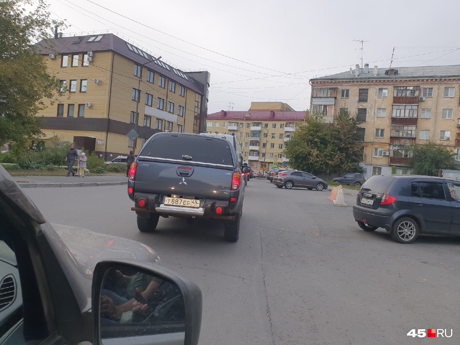 Водители говорят, что из-за закрытия дороги на улице Пушкина пробки возникают на близлежащих улицах