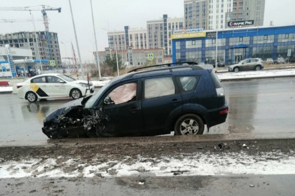 В этой осенней аварии погиб водитель внедорожника и пострадали пассажиры маршрутки В этой осенней аварии погиб водитель внедорожника и пострадали пассажиры маршрутки