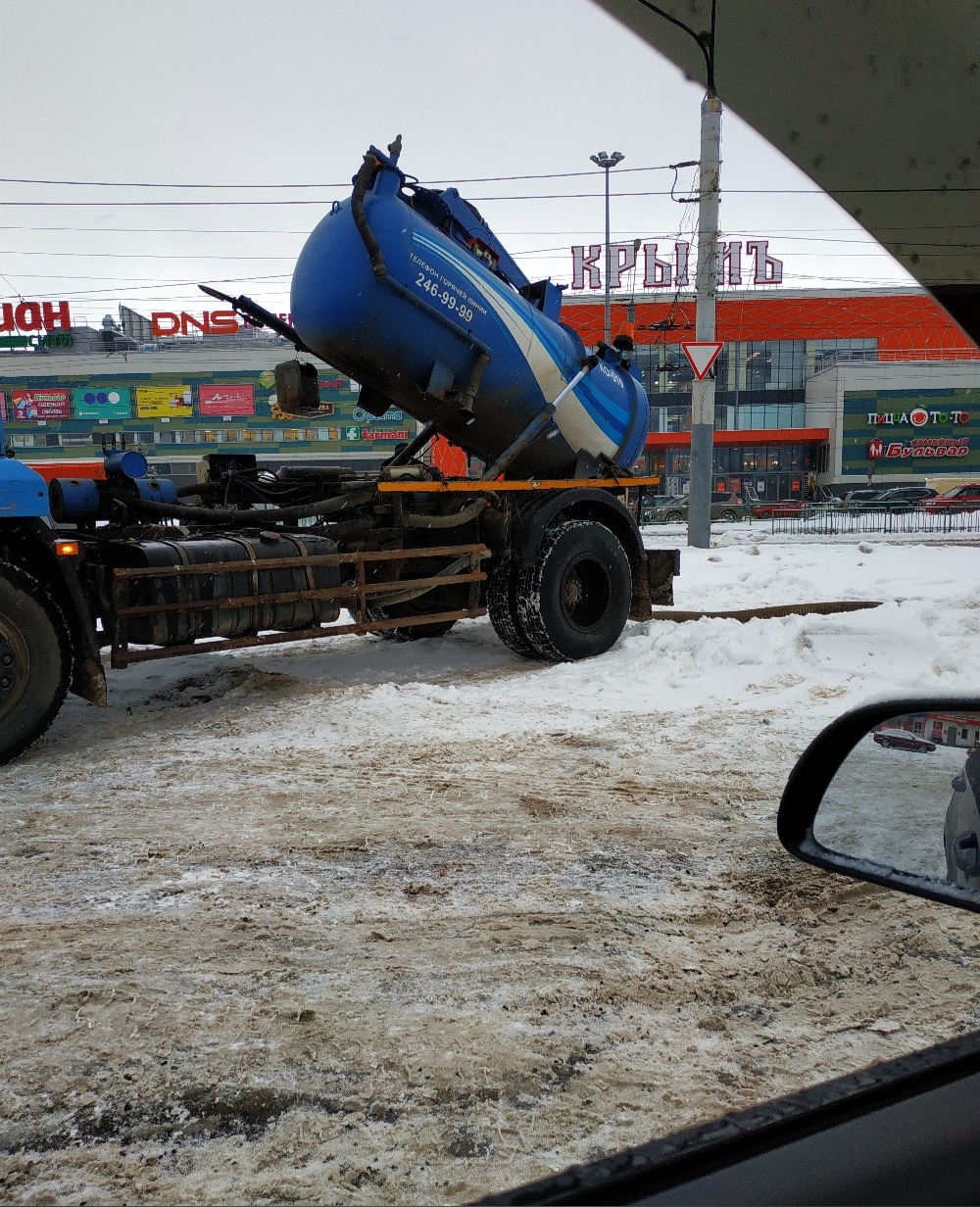 В Нижнем Новгороде произошла авария в канализации микрорайона Юг