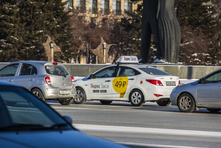 Несмотря на повышенный спрос услуги, Яндекс.Такси не стал повышать комиссию для водителей