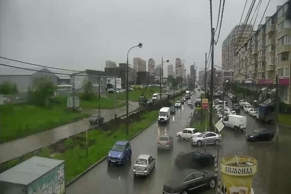 Дождь в Краснодаре закончится только к 06:00 Дождь в Краснодаре закончится только к 06:00