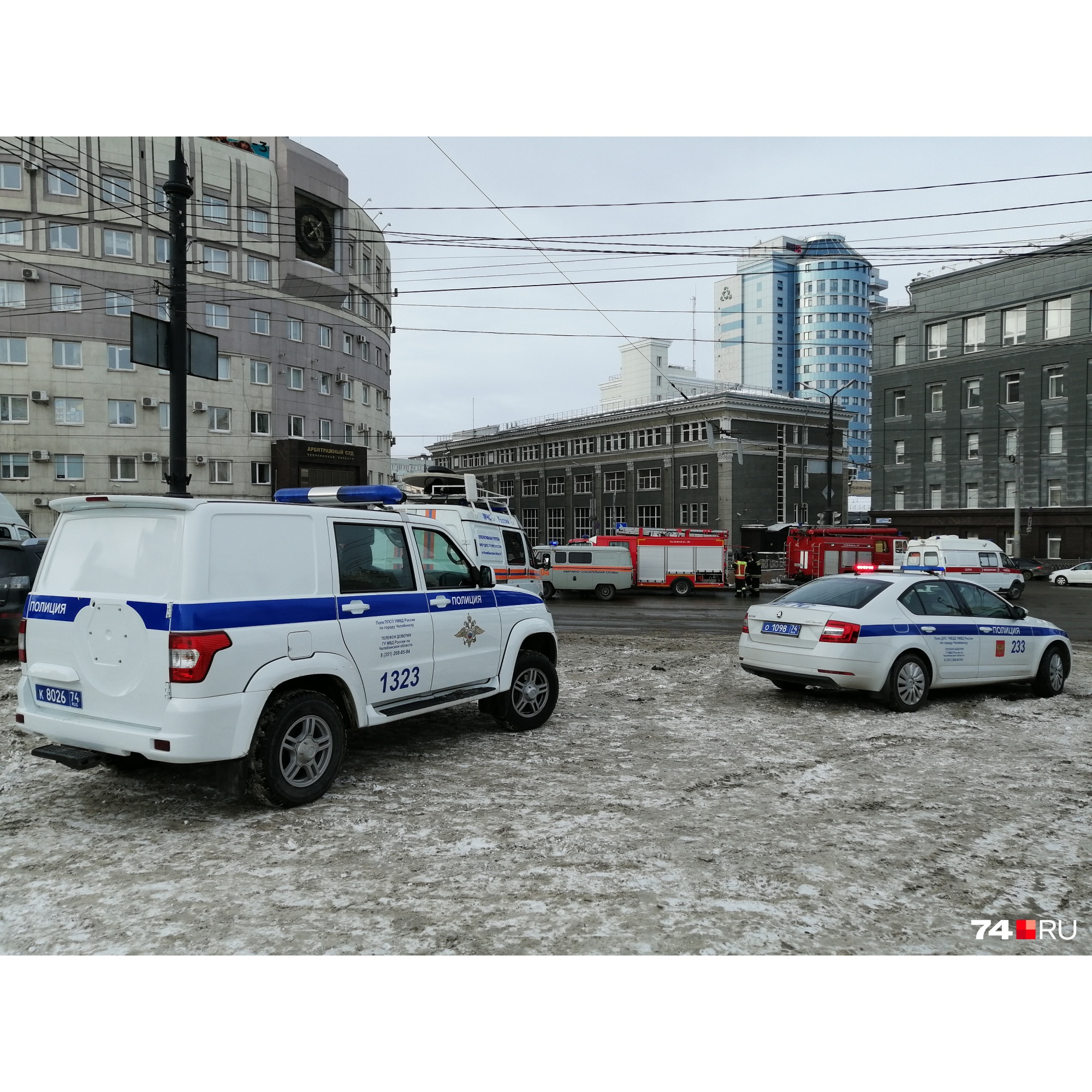 Ликвидировать ЧП помогали почти полсотни спасателей, пожарных и полицейских Ликвидировать ЧП помогали почти полсотни спасателей, пожарных и полицейских