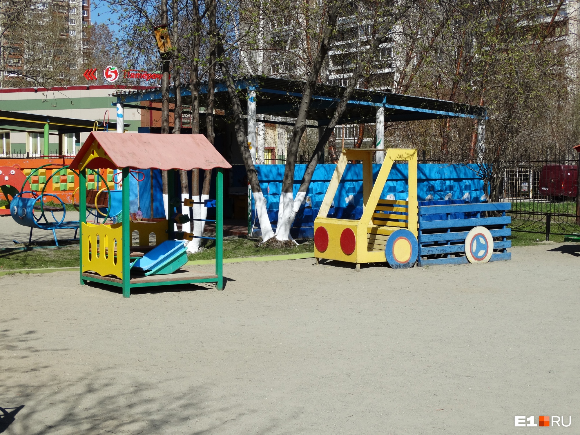 В Екатеринбурге начали набирать новые группы в детских садах. Родители узнают всё в мае