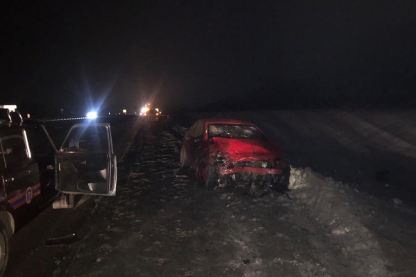 Водитель и пассажирка Ford Focus погибли Водитель и пассажирка Ford Focus погибли