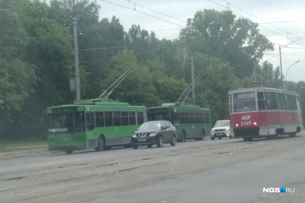 Встали два троллейбусных маршрута Встали два троллейбусных маршрута