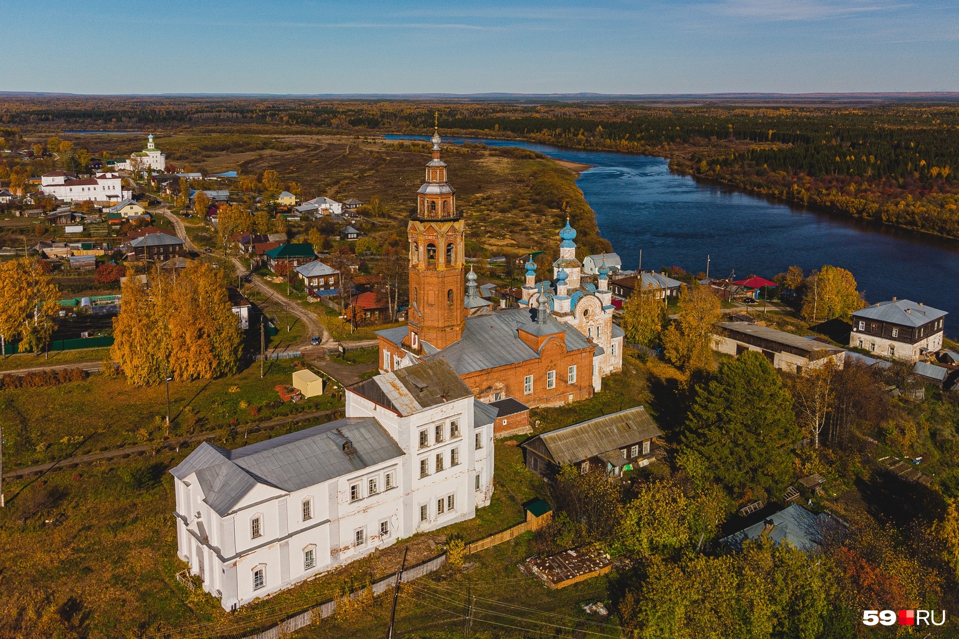 Один из классических видов на Воскресенский собор. Мы сняли его с высоты птичьего полета Один из классических видов на Воскресенский собор. Мы сняли его с высоты птичьего полета