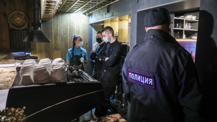 «Что скажете в оправдание? Где ваш код?»: в Волгограде чиновники и Роспотребнадзор устроили облавы по кафе и ресторанам