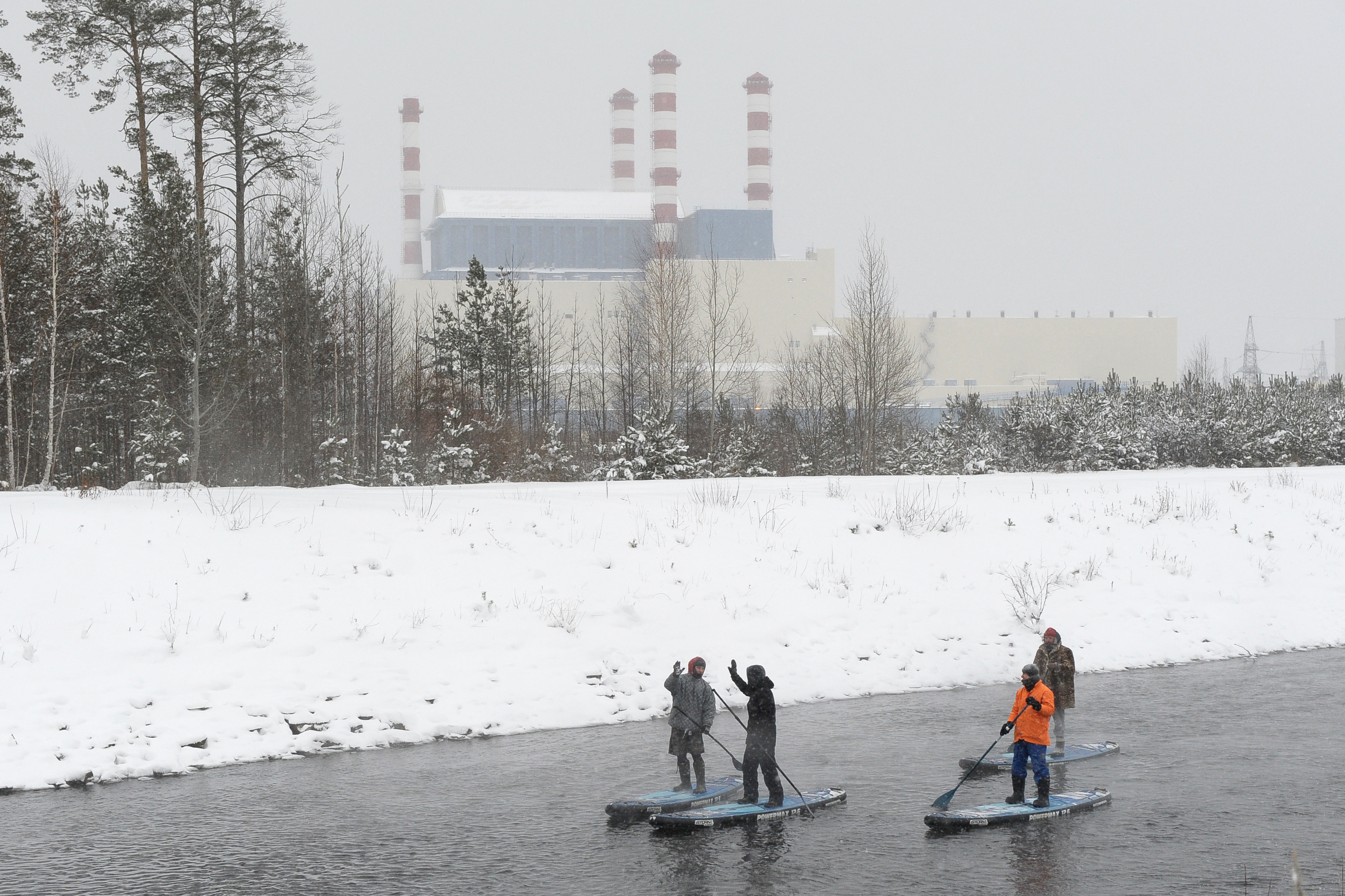 Уральские экстремалы сплавились по каналу от атомного реактора Белоярской АЭС. Фото и видео