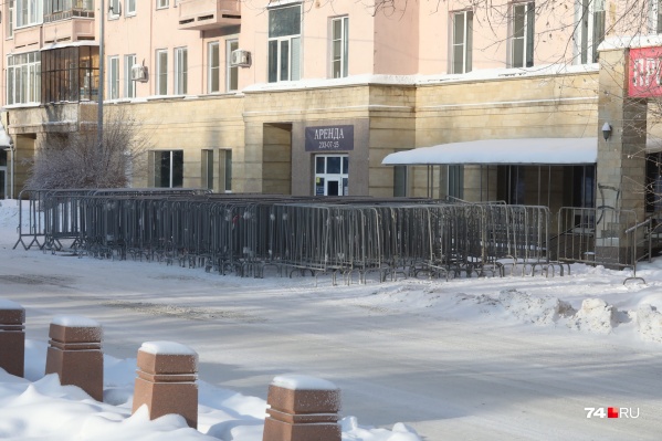 Судя по количеству, огораживать планируют большой участок Судя по количеству, огораживать планируют большой участок 