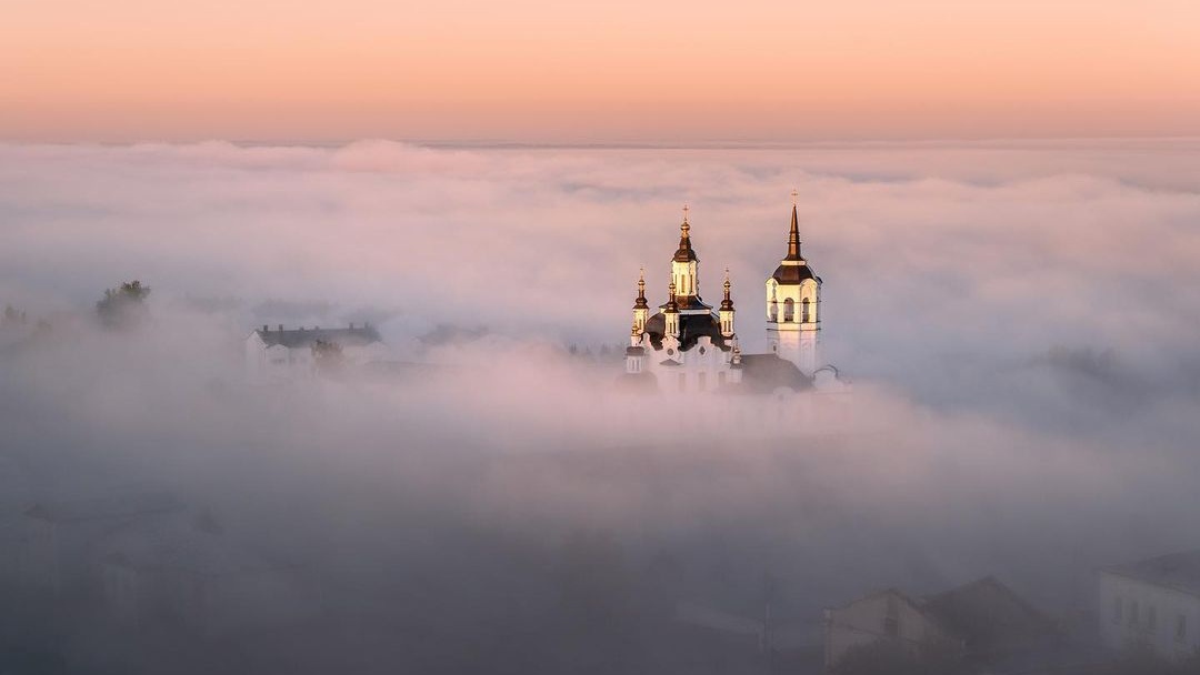 Тобольск стал невидимым. <nobr class="_">10 кадров</nobr> редкого тумана над духовным городом