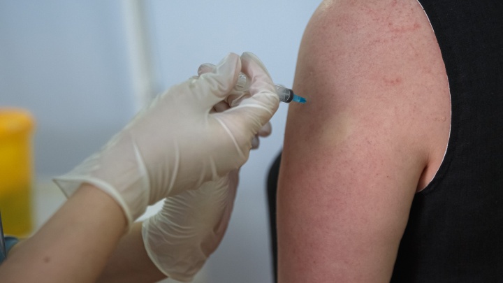 Больше 10 тысяч: в Кузбассе за сутки от COVID-19 вакцинировалось рекордное количество человек