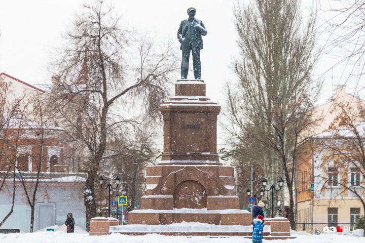 Памятник санфировой в самаре фото