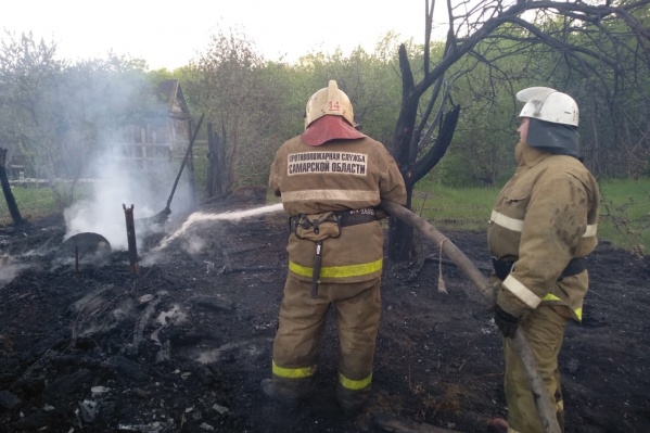Пожар тушили около шести часов Пожар тушили около шести часов